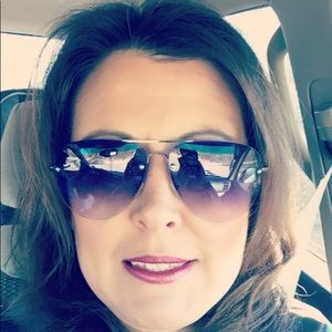 Meet your Posher, Roxanna